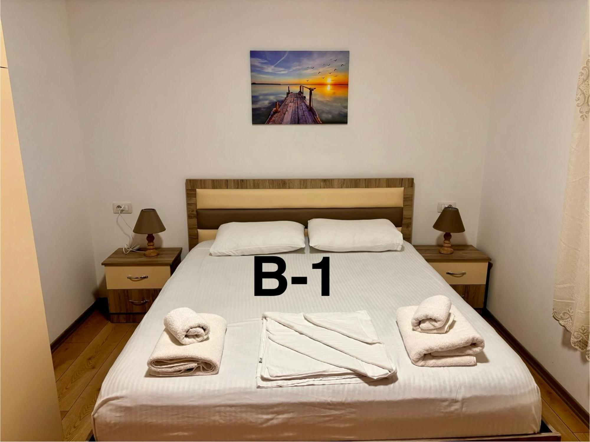 Отель Driteza Корча Экстерьер фото